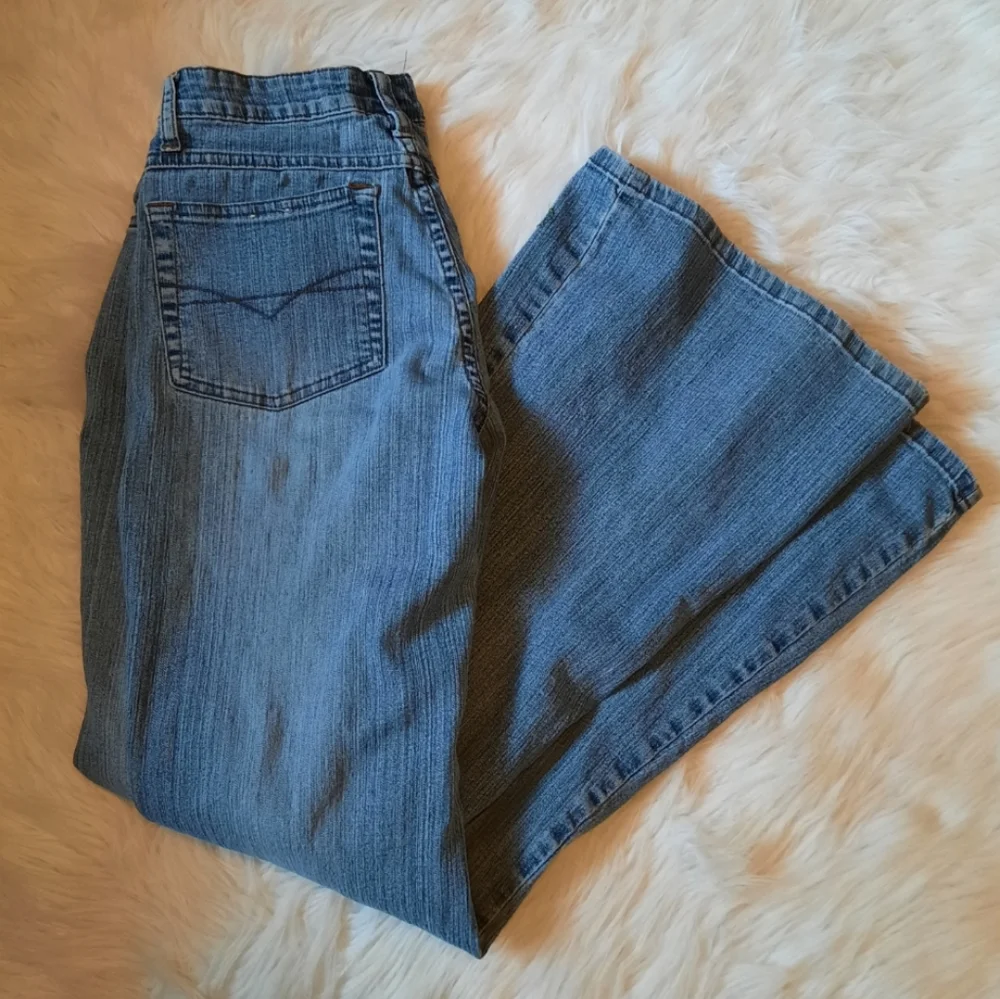 VINTAGE BOHO Floral Threaded Jeans - Picture 9 of 12